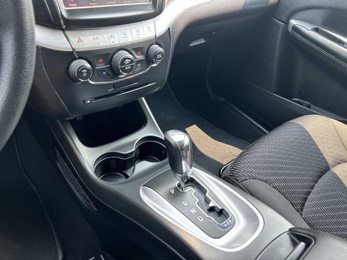 Used 2019 Dodge Journey SE FWD image 30