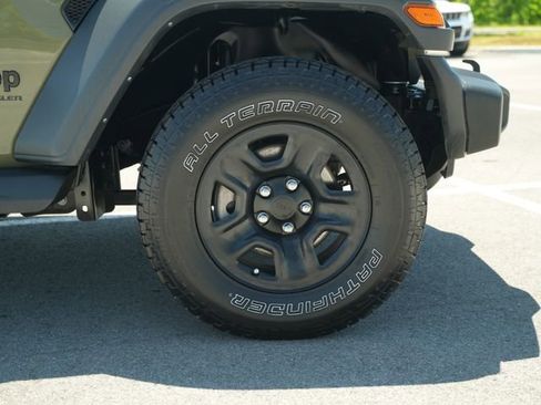 Used 2025 Jeep Wrangler Sport AWD/4WD image 39