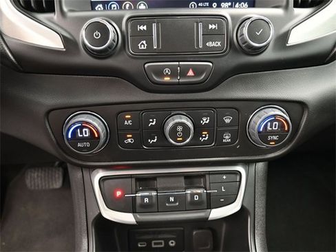 Used 2024 GMC Terrain SLT image 22