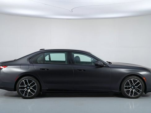 Used 2023 BMW i7 xDrive60 image 70