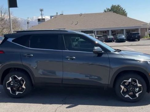 Certified 2025 Kia Seltos EX w/ EX Sunroof Package AWD/4WD image 8