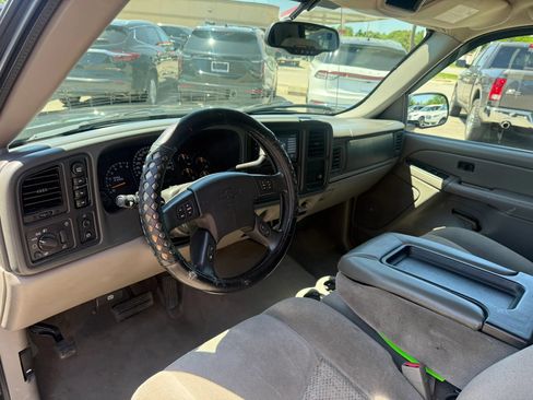 Used 2005 Chevrolet Avalanche Z71 w/ Preferred Equipment Group AWD/4WD image 18