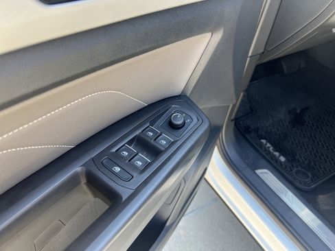 Used 2022 Volkswagen Atlas Cross Sport SE w/ Panoramic Sunroof Package image 14