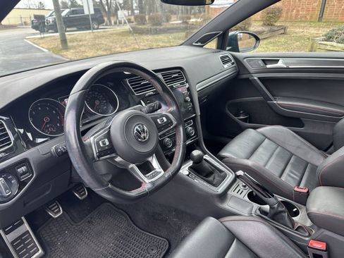 Used 2018 Volkswagen Golf S image 15