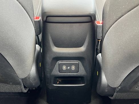 Used 2025 Hyundai Venue SEL FWD image 17