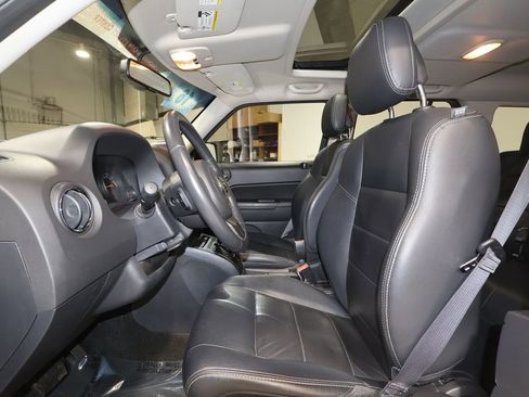 Used 2016 Jeep Patriot High Altitude image 14