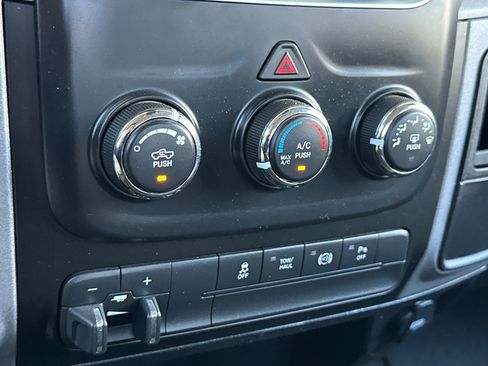 Used 2014 RAM 2500 Tradesman w/ Chrome Appearance Group AWD/4WD image 19