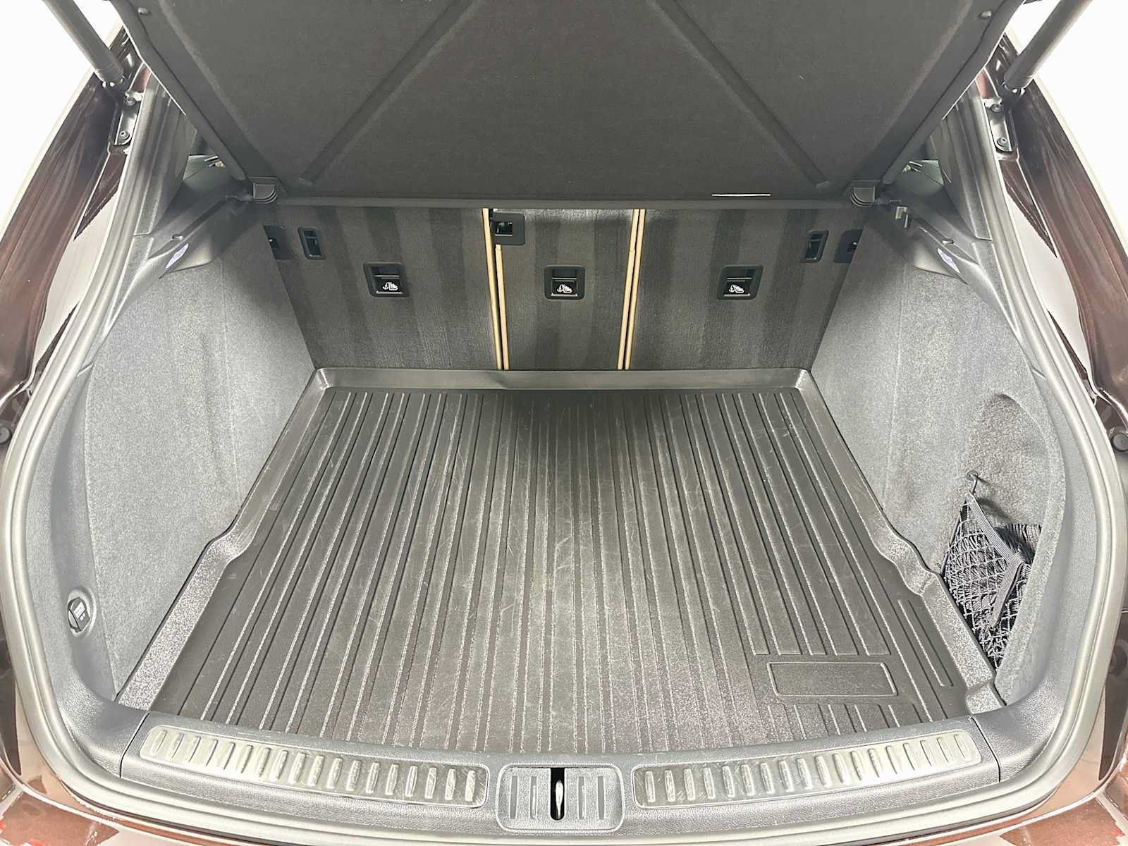 Certified 2021 Porsche Macan AWD/4WD image 27
