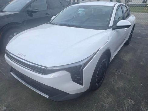 Certified 2025 Kia K4 EX FWD image 1