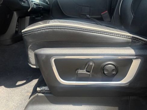 Used 2025 RAM 1500 Laramie AWD/4WD image 10