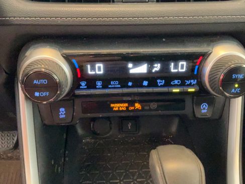 Used 2020 Toyota RAV4 XLE FWD image 20