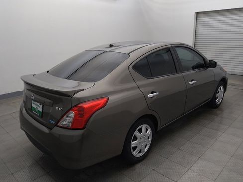 Used 2016 Nissan Versa SV FWD image 9