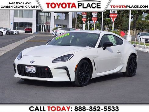Used 2024 Toyota GR86 Premium RWD image 1