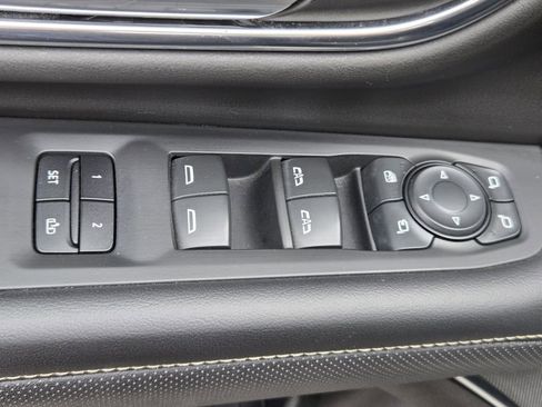 Used 2021 GMC Yukon SLT w/ SLT Luxury Package image 18