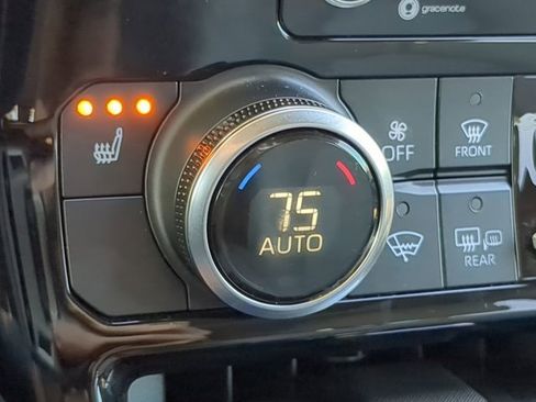 Used 2021 Toyota Highlander XLE image 20