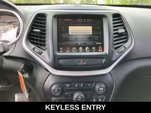Used 2016 Jeep Cherokee Trailhawk w/ Cold Weather Group AWD/4WD image 8