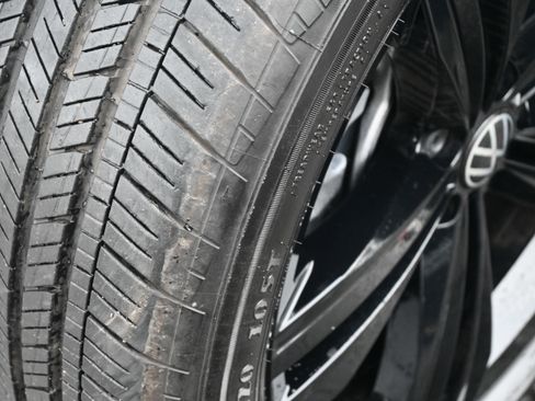 Used 2023 Volkswagen Atlas SEL R-Line image 14