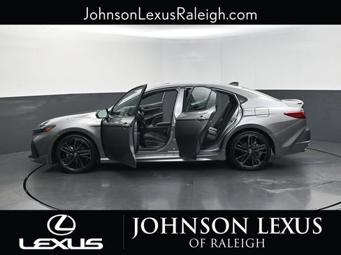 Used 2025 Toyota Camry XSE FWD image 36