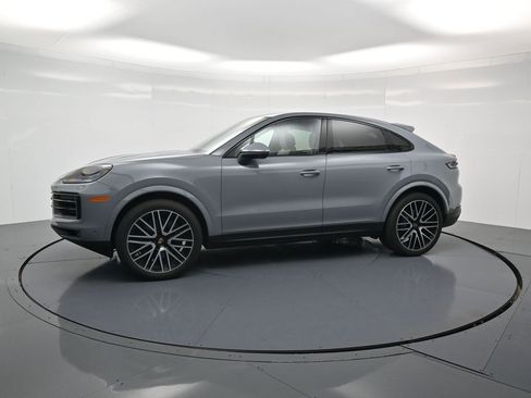Used 2025 Porsche Cayenne Coupe image 2