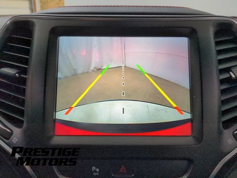 Used 2019 Jeep Cherokee Trailhawk w/ Cold Weather Group AWD/4WD image 24