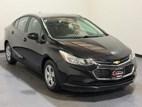 Used 2017 Chevrolet Cruze LS FWD image 4