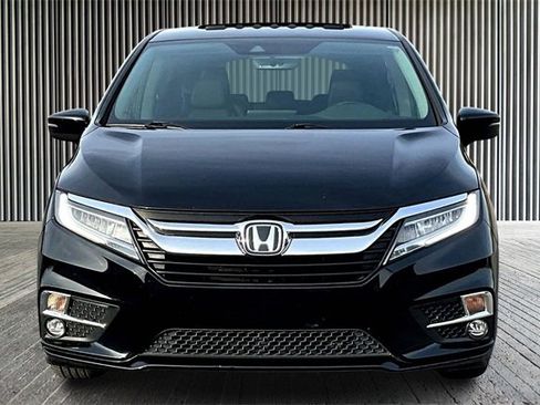 Used 2018 Honda Odyssey Touring image 3