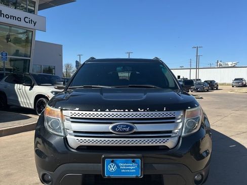 Used 2013 Ford Explorer XLT image 2