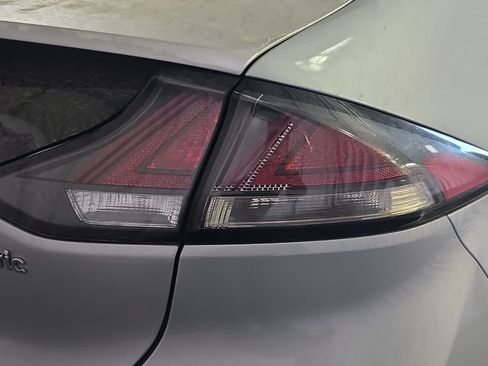 Used 2020 Hyundai Ioniq Limited FWD image 13