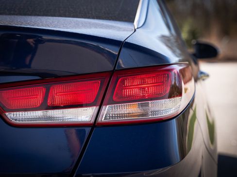 Used 2018 Kia Optima LX image 14