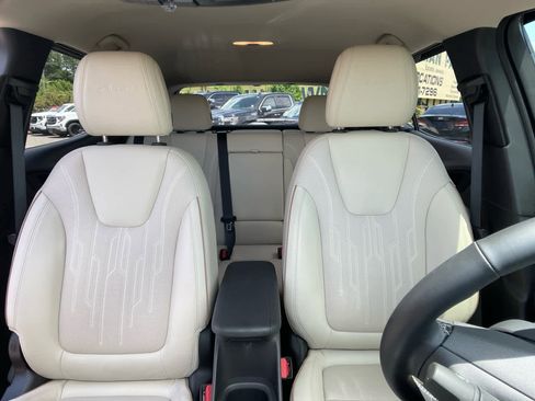 Used 2025 Buick Encore GX Avenir w/ Avenir Technology Package FWD image 27