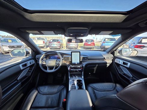 Used 2021 Ford Explorer Platinum image 11