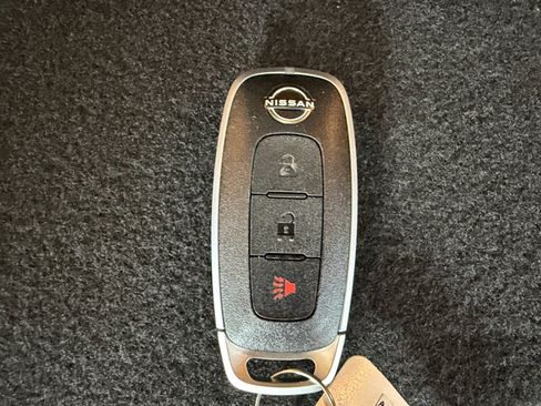 Used 2025 Nissan Kicks SR image 28