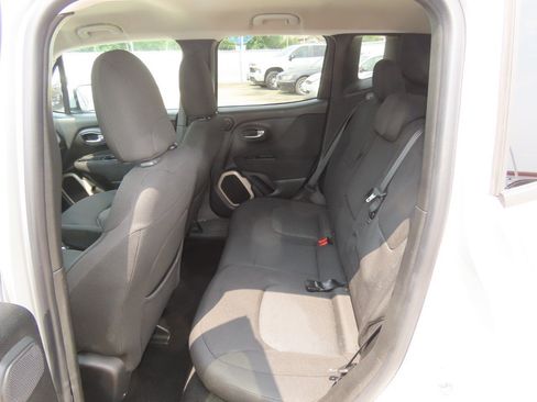 Used 2015 Jeep Renegade Latitude w/ Popular Equipment Group FWD image 20