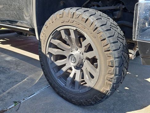 Used 2024 Chevrolet Silverado 2500 LTZ w/ LTZ Convenience Package image 16