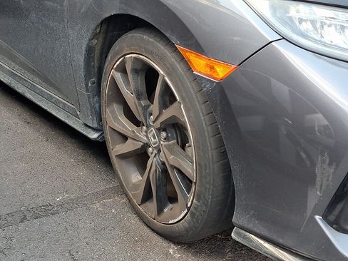 Used 2017 Honda Civic Sport Touring image 4
