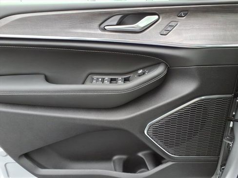 New 2025 Jeep Grand Cherokee L Overland w/ Advanced Protech Group III image 16