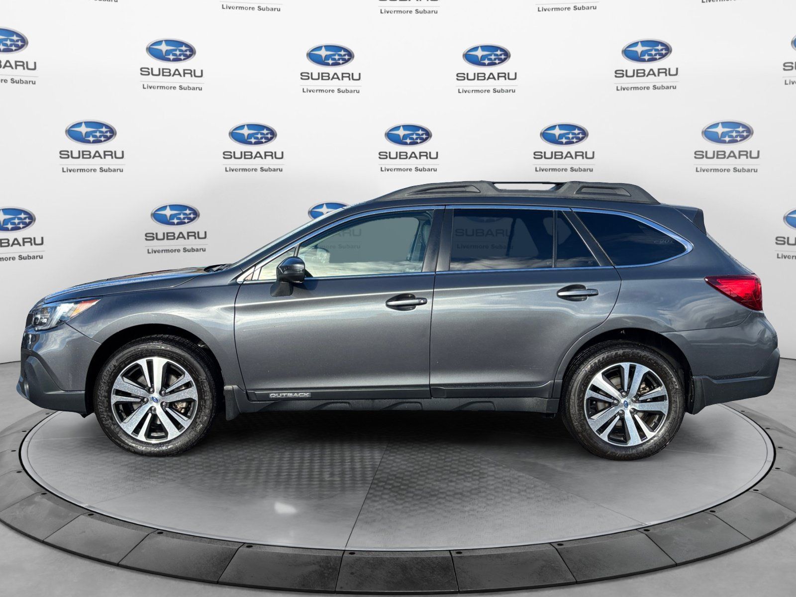 Used 2019 Subaru Outback 3.6R Limited AWD/4WD image 3