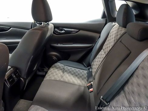 Used 2021 Nissan Rogue Sport SV image 11