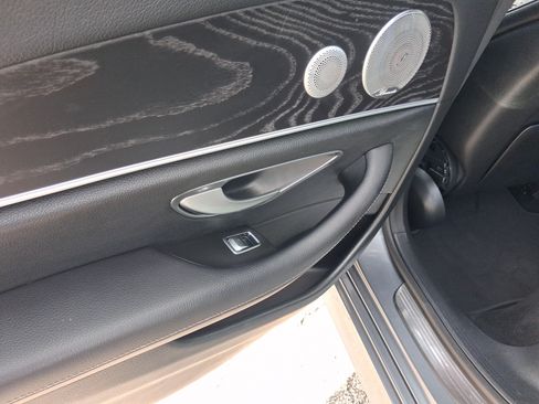 Used 2017 Mercedes-Benz E 300 image 27