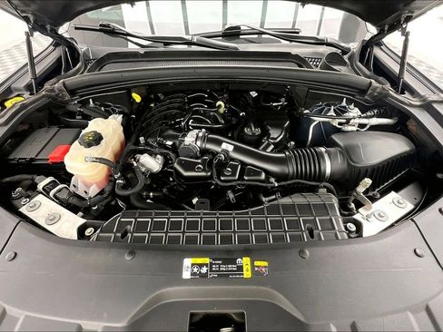 Used 2024 Jeep Grand Cherokee L Limited w/ Luxury Tech Group II image 10