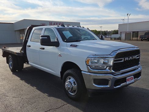 Used 2024 RAM 3500 Tradesman w/ Chrome Appearance Group AWD/4WD image 5