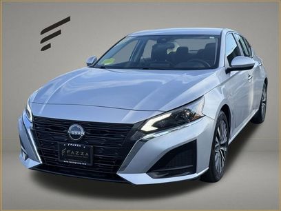 Used 2023 Nissan Altima 2.5 SV