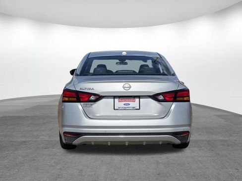 Used 2025 Nissan Altima 2.5 SV FWD image 5