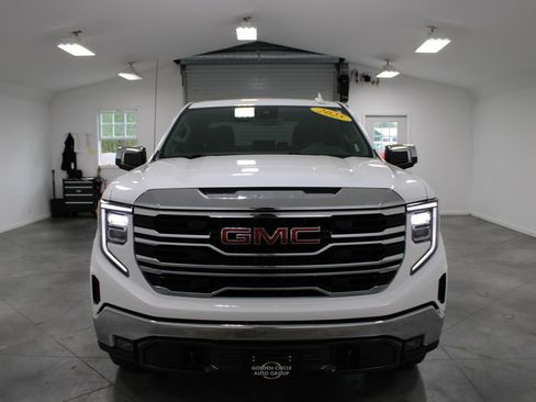 Used 2025 GMC Sierra 1500 SLT AWD/4WD image 3