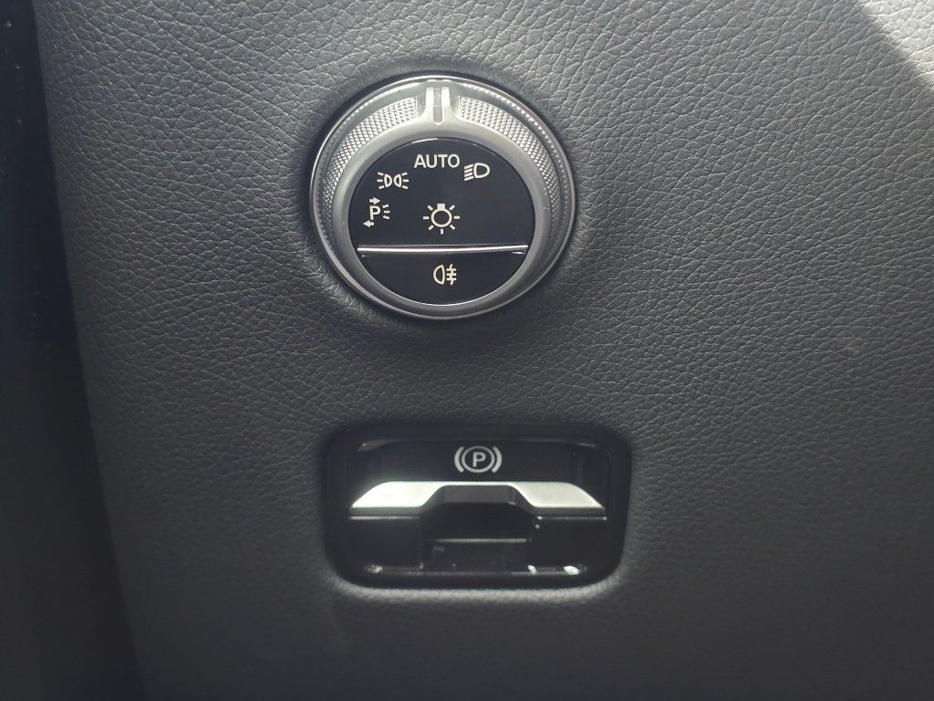 New 2026 Mercedes-Benz GLC 300 4MATIC image 35