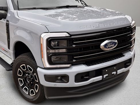 Used 2026 Ford F350 Platinum w/ FX4 Off-Road Package AWD/4WD image 31