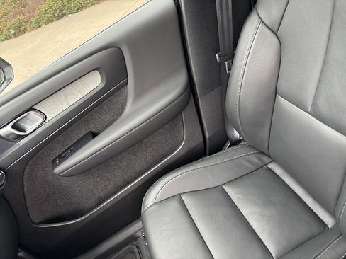 Certified 2025 Volvo XC40 B5 Core image 28