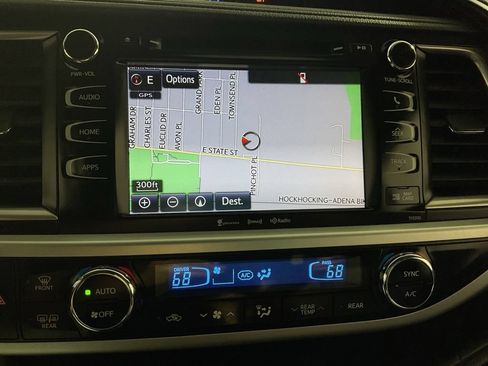 Used 2019 Toyota Highlander SE AWD/4WD image 5