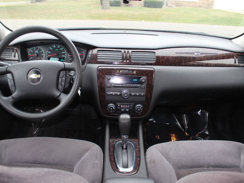 Used 2016 Chevrolet Impala LT image 26