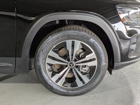 Used 2025 Mercedes-Benz GLB 250 image 24